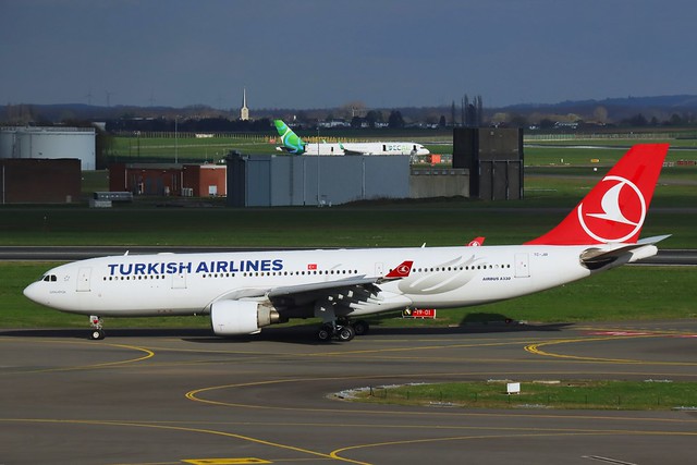 Turkish Airlines  /  TC-JIR  /  Airbus A330-223  /  BRU / Istanbul IST 17:05 TK1939