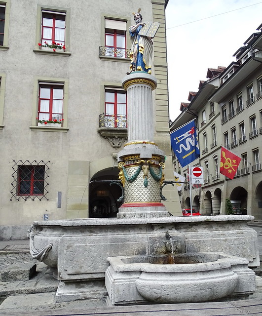 Fuente Moises con los diez Mandamientos Berna Suiza
