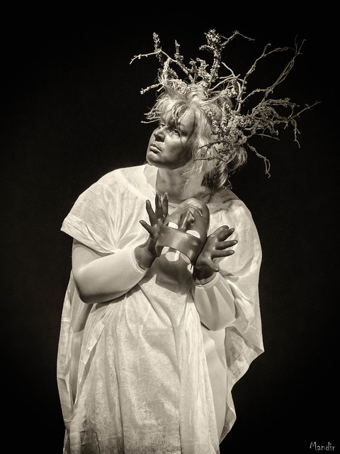 2024-04-15-Butoh fest -The catchers of reflections--0334-Edit