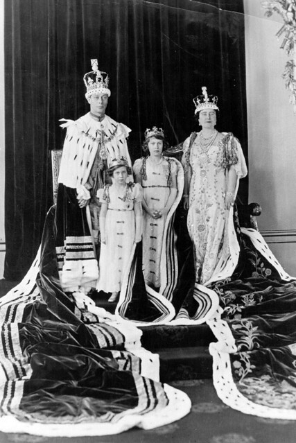 Group Photo 101 - Princess Elizabeth and Family - 1937ish