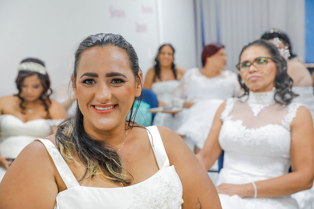 28/04/2024 - Casamento Comunitário oficializa união de 50 casais no Pontão do Lago Sul