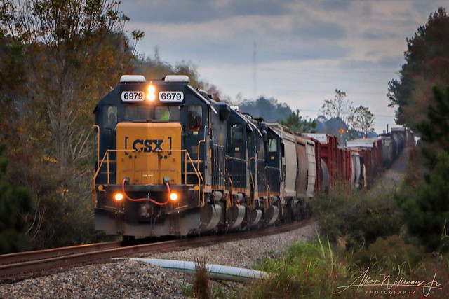 CSX L730 heads into Valdosta as they slope down at the AN 646.1 milepost.