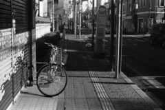 Bicycle on the sidewalk  (由  odeleapple