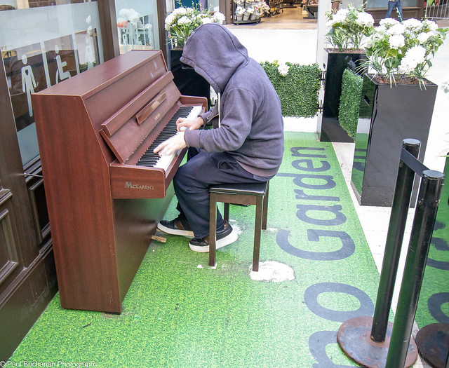 Piano player in Glasgow central