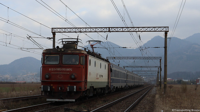 EA 892 cu trenul IR 1633