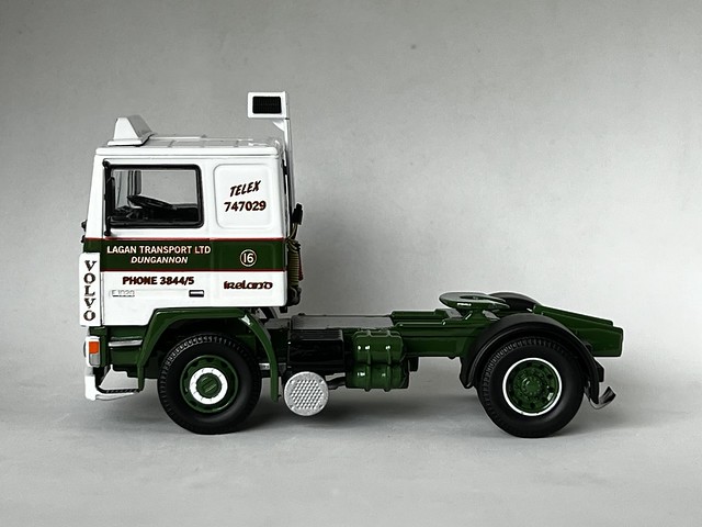 Corgi - Volvo F10 4x2 Tractor Unit - Lagan Transport - Miniature Diecast Metal Scale Model Heavy Goods Vehicle