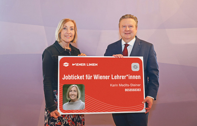 HBGM Dr. Michael Ludwig und Karin Medits-Steiner_Lehrerinnen-Jahreskarte_c-MarkusSibrawa