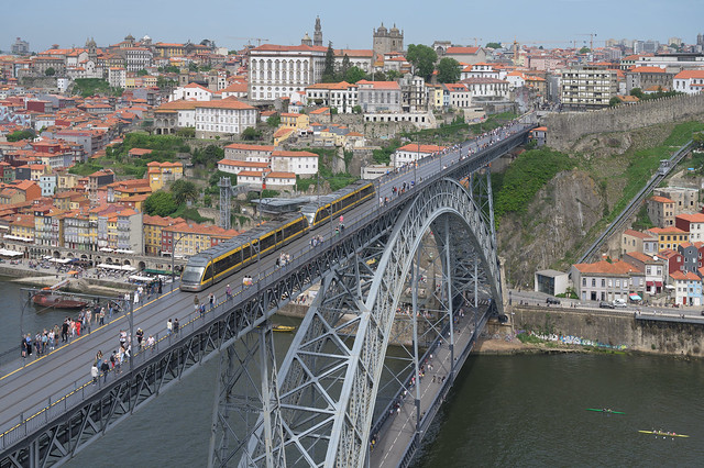 Vila Nova de Gaia (PL), 20-04-2024 - Over de brug