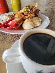 Typical Malaysian fare - chee cheong fun and the local brew