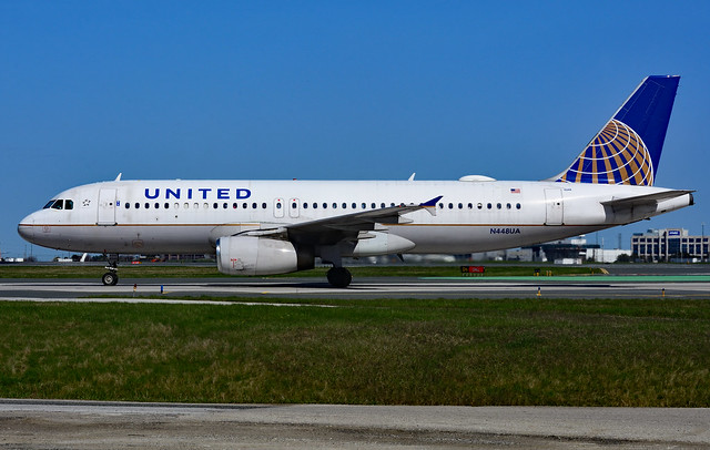 N448UA (United Airlines)
