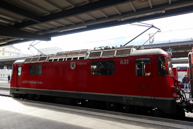 Rhätische Bahn RhB Lokomotive Ge 4/4 II 631 mit Taufname Untervaz ( Baujahr 1984 - Hersteller SLM Nr. 5272 - BBC - Elektrolokomotive Triebfahrzeug Bo`Bo` ) im Kanton Graubünden - Grischun der Schweiz