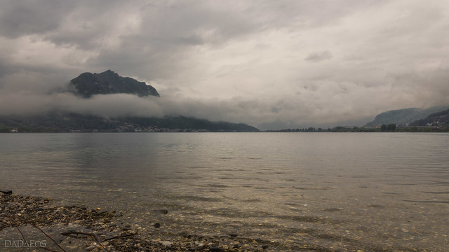 Silenziosa pioggia sul lago di Garlate