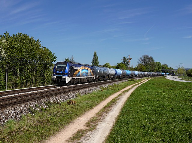 Die 159 259 mit einem Kesselzug am 27.04.2024 unterwegs bei Regensburg-Haslbach.