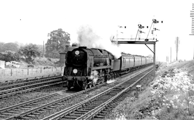 SR 34100 APPLEDORE Worting Jn with the 1040 Basingstoke to Salisbury May 24th 1964