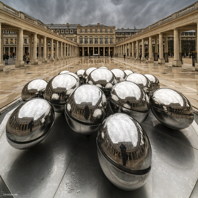 Les contrastes du Palais Royal (Paris)
