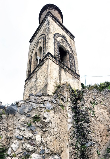 Minori (SA), 2024, Sul sentero dei limoni. Il campanile gotico-bizantino dell'Annunziata.