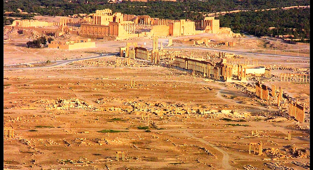 SYRIEN-Palmyra, ein letzter Blick kurz vor Sonnenuntergang auf die gesamte antike Stadt zu unseren Füßen, 5706/2