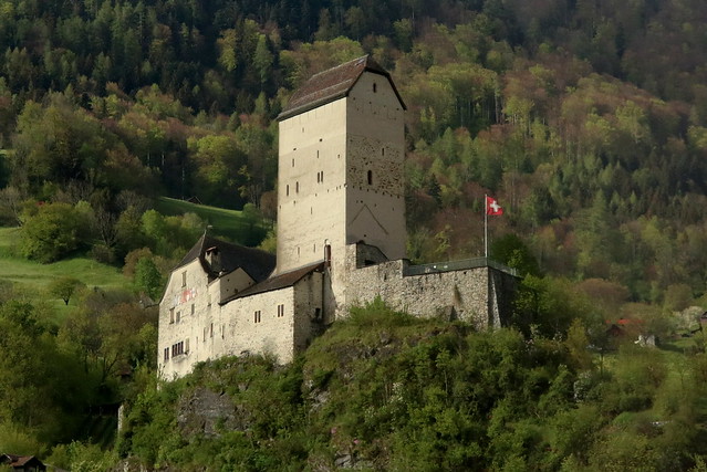 Schloss Sargans ( Erwähnt 1282 - Entstehungszeit 12. Jahrhundert - Mittelalter - Burganlage Burg château castle castello ) bei Sargans im St. Galler Rheintal im Kanton St. Gallen in der Ostschweiz der Schweiz