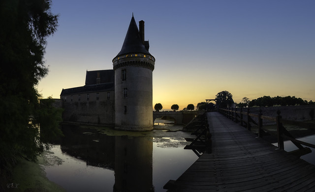 El castillo-fortaleza de Sully-sur-Loire. The castle-fortress of Sully-sur-Loire.