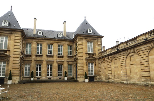 Cour d'honneur, hôtel de Lalande, Musée des Arts décoratifs et du Design, rue Bouffard, Bordeaux, Nouvelle-Aquitaine.
