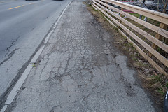 Henstad allé Askim - cracked pavement