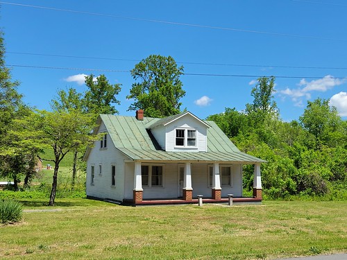 house along Rt. 122 in Bedford County, Virginia 