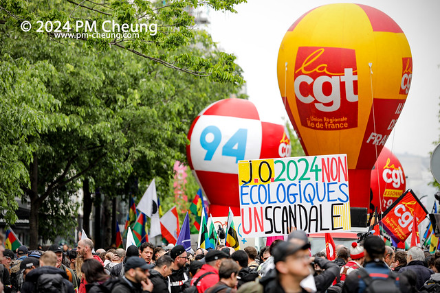 Manifestation à Paris du 1er mai 2024 : „1er Mai - Pour les droits des travailleuses et des travailleurs!