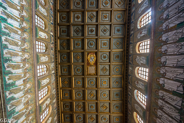 Basilica di Sant'Apollinare Nuovo. Ravenna. Guarda il cielo.
