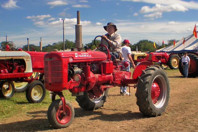 McCormick Farmall BN narrow-tread one-plow row-crop tractor, c1945, Milton, Ontario.