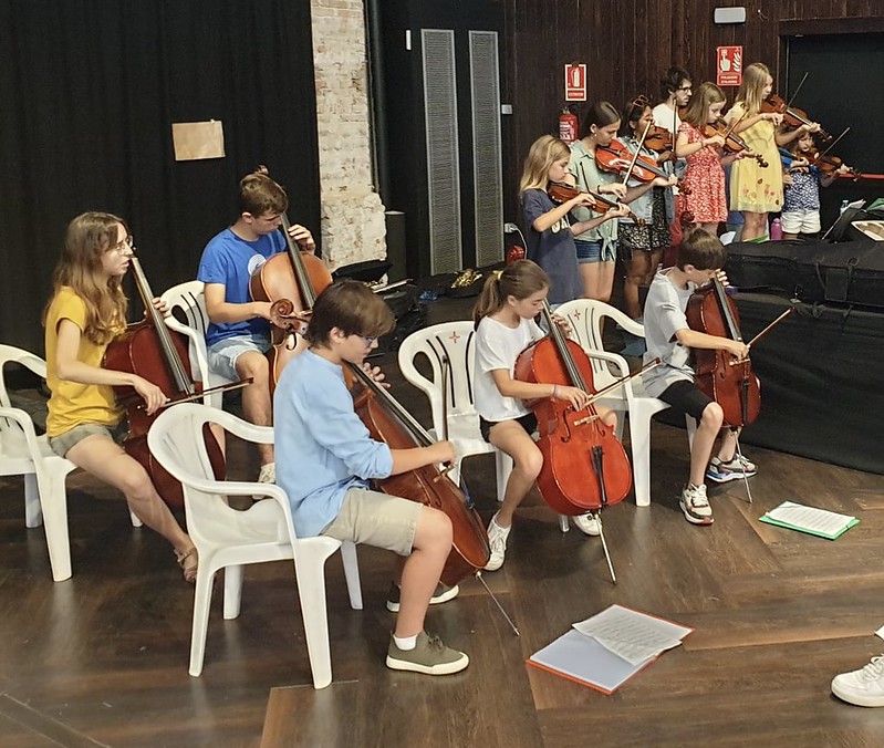 Escola Municipal de Música en les seves Jornades de Portes Obertes per a nens de I3, I4 i I5