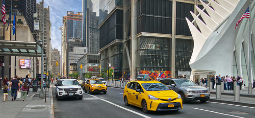 Yellow cabs Les célèbres taxis jaunes de la « grosse pomme » sillonent les rues de New-York.