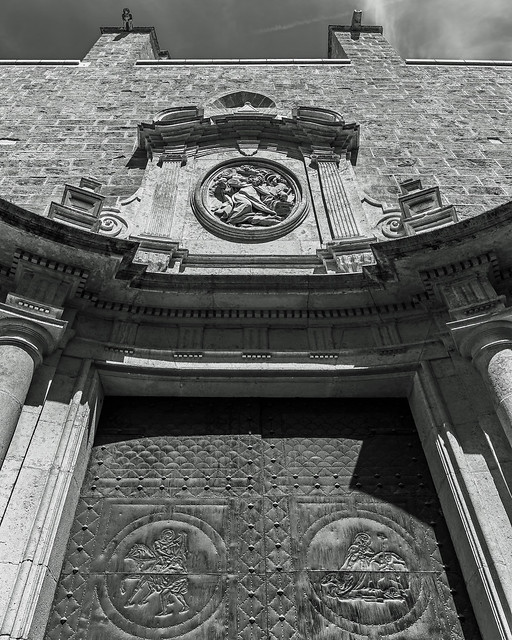 Side Entrance - San Martin Church (Valencia) (Monochrome) (Olympus OM-1 & Leica 10-25mm f1.7 Zoom) (1 of 1)