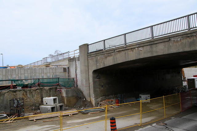 Hurontario LRT Line Port Credit Station (Metrolinx, (IO) Infrastructure Ontario, The Mobilinx Consortium):