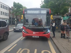 8229 on 490 at Twickenham with broken number blind