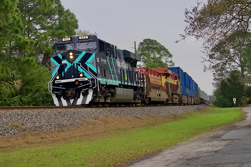 3-2-24, FEC ES44C4 820 After picking up cars in New Smyrna Beach, train 202 heads north along Tumblin Dr.