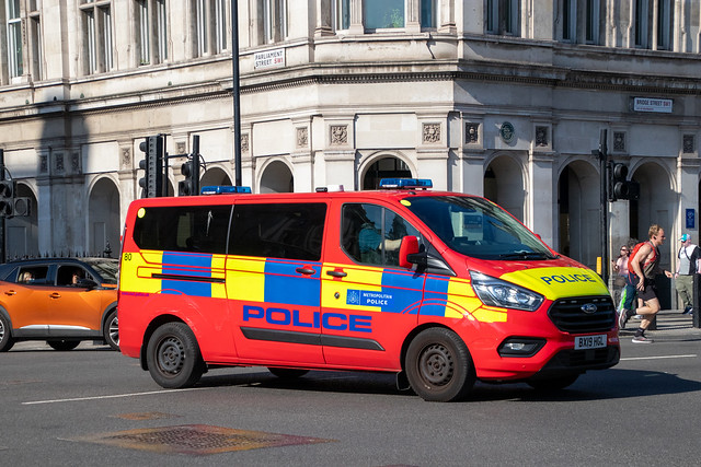BX19HGL / 80 Ford Transit of Parliamentary and Diplomatic Protection, Met Police