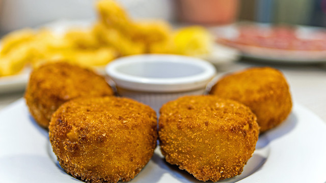 Close Up - Fried Cheese Nibbles - Cafe Suizo (Valencia) (OM-1 & Leica Summilux 10-25mm f1.7 Zoom) (1 of 1)