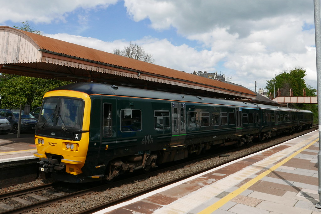 Flickr Yatton GWR 166207 at Yatton | 166207 , newly refurbished in GWR gre… | Flickr