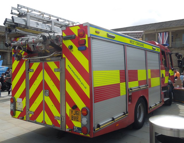 West Yorkshire Fire & Rescue Service (YJ61 BVE)