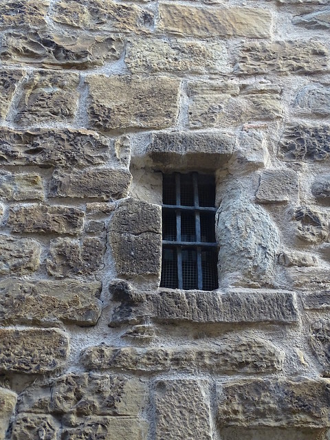 ventana con reja exterior Castillo Palacio de los Reyes de Navarra o del Príncipe de Viana Navarra 05