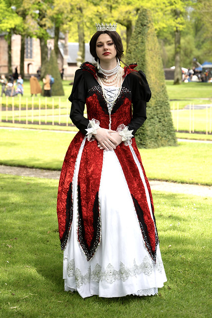 240420 Haarzuilens - Elfia 2024 - Princess with the Red and Black Cape - Sharyn Grobben 1002