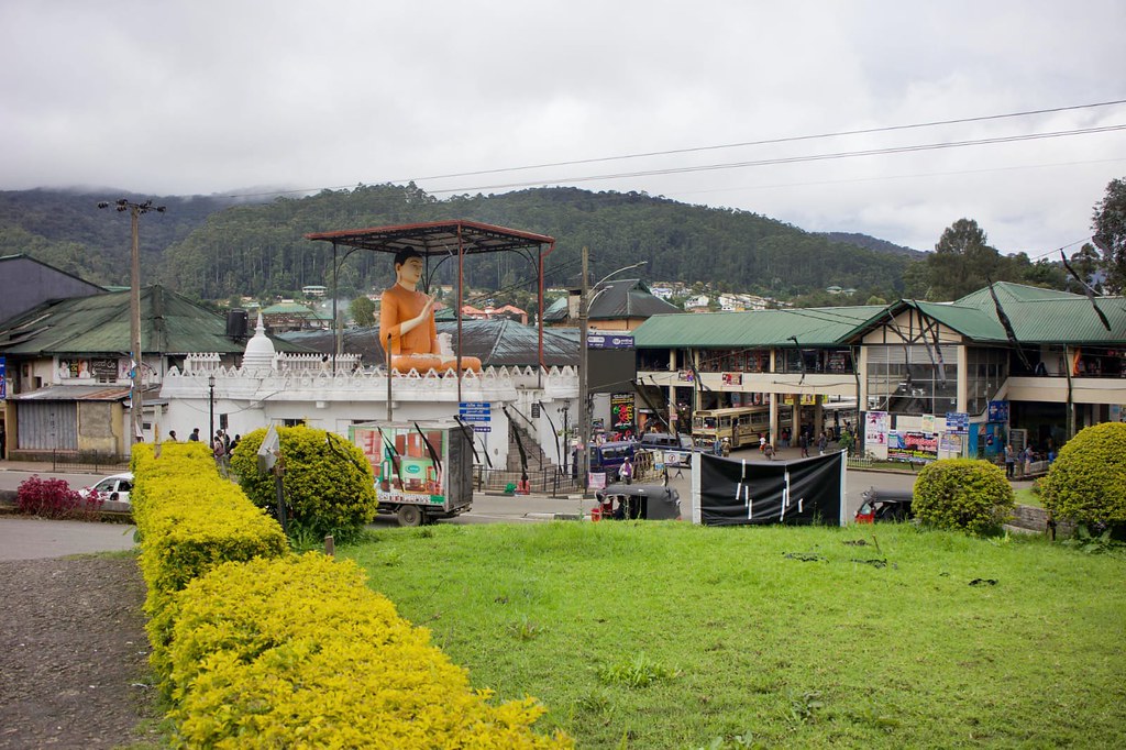 Buda en el centro de Nuwara Eliya Buda en el centro de Nuwara Eliya