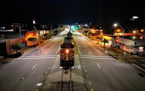BNSF on Arendell Street by The Crescent Limited, BNSF distributed power in Morehead City - a bizarre sight on coastal NC rails. On this quiet early M