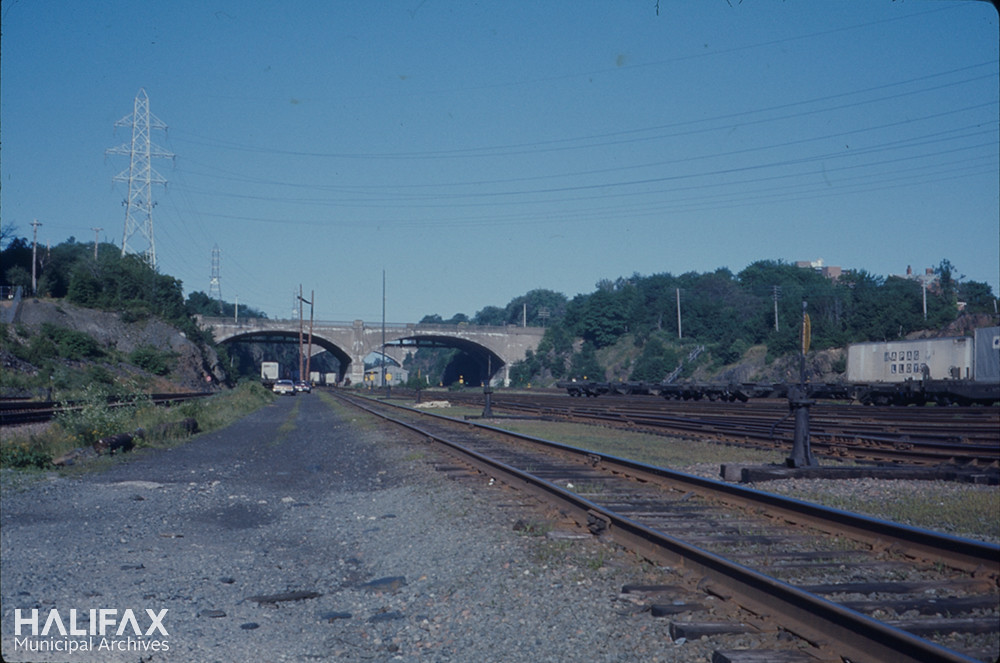 Railroad bridge, Young Avenue