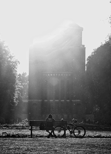 St. Pauli Fan by ThomaS E.S., vor dem Planetarium in Hamburg am Stadtparkhamburg hansestadt planetarium streetfotografie naturaufn