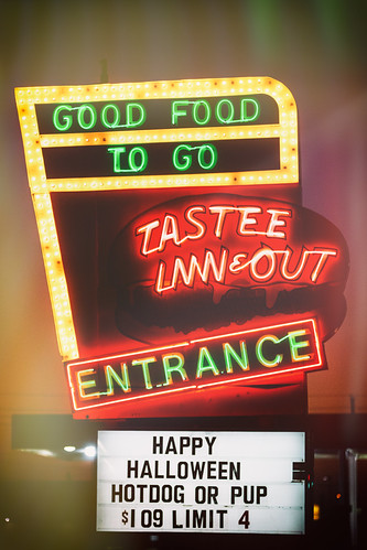 Tastee Inn & Out by Thomas Hawk, america iowa siouxcity tasteeinnout usa unitedstates unitedstatesofamerica neon neonsign restaurant 