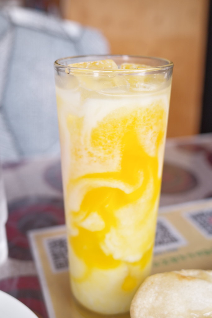 マンゴーラッシー　インドの食堂カマル 千葉美浜店
