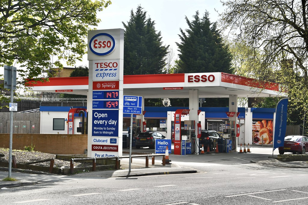 Esso Harrogate Road Chapel Allerton Leeds West Yorkshire 2… | Flickr
