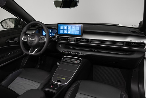 Jeep Avenger acelera e supera as 100.000 encomendas