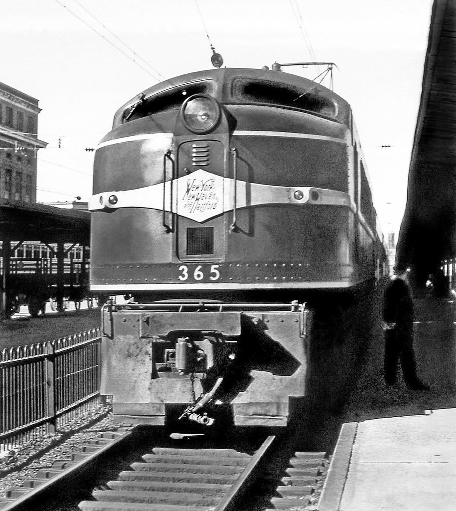 New Haven Railroad GE EP-4 motor 365 is seen with a passen… | Flickr